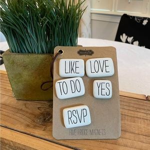 NIB “MUDPIE” BISTRO WHITE CERAMIC FRIDGE MAGNETS